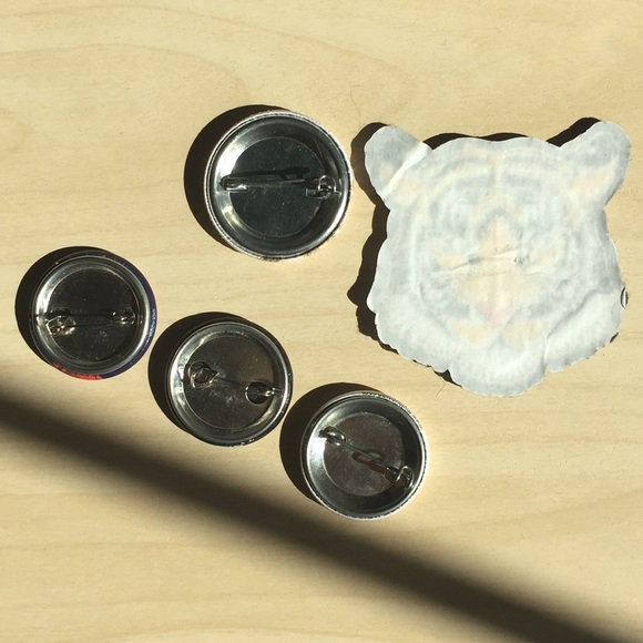 ‼️Pins & patch bundle‼️ - Picture 4 of 4